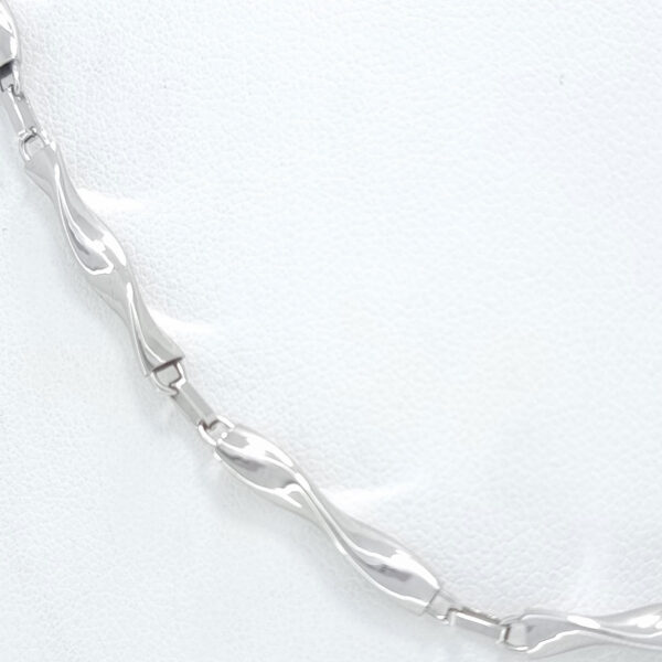 Ženska verižica LUNICA MAXI, valovita, votla. Zlatarna BB - Branimir Boršič. Slovensko poreklo. Na voljo: rumeno, belo in rdeče zlato.