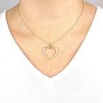 Ženski obesek SARY, za verižico. Zlatarna BB - Branimir Boršič. Slovensko poreklo. Na voljo: rumeno, belo in rdeče zlato.