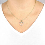 Ženski obesek ELY, za verižico. Zlatarna BB - Branimir Boršič. Slovensko poreklo. Na voljo: rumeno, belo in rdeče zlato.