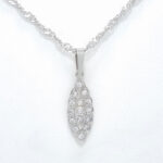 Ženski obesek SIMY, za verižico. Zlatarna BB - Branimir Boršič. Slovensko poreklo. Na voljo: rumeno, belo in rdeče zlato.