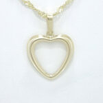 Ženski obesek LINY, za verižico. Zlatarna BB - Branimir Boršič. Slovensko poreklo. Na voljo: rumeno, belo in rdeče zlato.