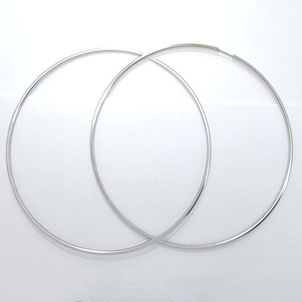 Ženski uhani KROG 5, zlati uhani. Zlatarna BB - Branimir Boršič. Slovensko poreklo. Na voljo: rumeno, belo in rdeče zlato.