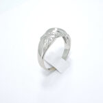 Ženski prstan ODETTE, zlati prstani, zaročni prstani, poročni prstani. Zlatarna BB - Branimir Boršič. Slovensko poreklo. Belo, rumeno zlato.