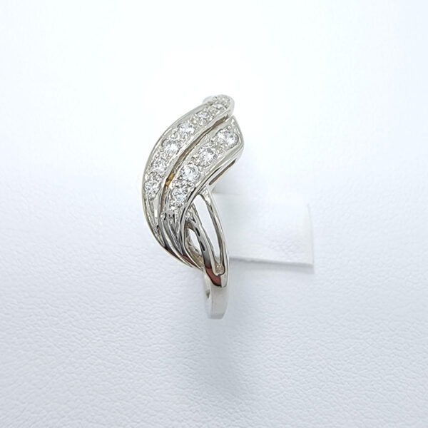 Ženski prstan ENYA, zlati prstani, zaročni prstani, poročni prstani. Zlatarna BB - Branimir Boršič. Slovensko poreklo. Belo, rumeno zlato.