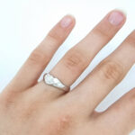 Ženski prstan TATIANA, zlati prstani, zaročni prstani, poročni prstani. Zlatarna BB - Branimir Boršič. Slovensko poreklo. Belo, rumeno zlato.