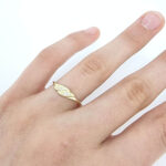 Ženski prstan LARISSA, zlati prstani, zaročni prstani, poročni prstani. Zlatarna BB - Branimir Boršič. Slovensko poreklo. Belo, rumeno zlato.