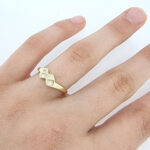 Ženski prstan LAURA, zlati prstani, zaročni prstani, poročni prstani. Zlatarna BB - Branimir Boršič. Slovensko poreklo. Belo, rumeno zlato.