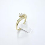 Ženski prstan EVELYN, zlati prstani, zaročni prstani, poročni prstani. Zlatarna BB - Branimir Boršič. Slovensko poreklo. Belo, rumeno zlato.