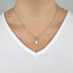 Ženski obesek OPAL 4, za verižico. Zlatarna BB - Branimir Boršič. Slovensko poreklo. Na voljo: rumeno, belo in rdeče zlato.