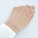 Ženska zapestnica LUNICA MINI valovita, votla, zlata zapestnica, zaročna zapestnica, poročna zapestnica. Zlatarna BB - Branimir Boršič. Nakit po meri.