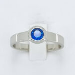 Ženski prstan DIEM, zlati prstani, zaročni prstani, poročni prstani. Zlatarna BB - Branimir Boršič. Slovensko poreklo. Belo, rumeno zlato.