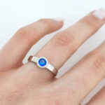 Ženski prstan DIEM, zlati prstani, zaročni prstani, poročni prstani. Zlatarna BB - Branimir Boršič. Slovensko poreklo. Belo, rumeno zlato.