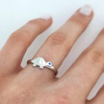 Otroški prstan TEEGAN, zlati prstani, zaročni prstani, poročni prstani. Zlatarna BB - Branimir Boršič. Slovensko poreklo. Belo, rumeno zlato.