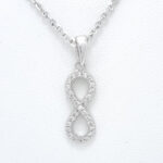 Ženski obesek OBESEK 2, za verižico. Zlatarna BB - Branimir Boršič. Slovensko poreklo. Na voljo: rumeno in belo zlato.