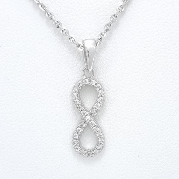 Ženski obesek OBESEK 2, za verižico. Zlatarna BB - Branimir Boršič. Slovensko poreklo. Na voljo: rumeno in belo zlato.