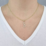 Ženski obesek OBESEK 2, za verižico. Zlatarna BB - Branimir Boršič. Slovensko poreklo. Na voljo: rumeno in belo zlato.