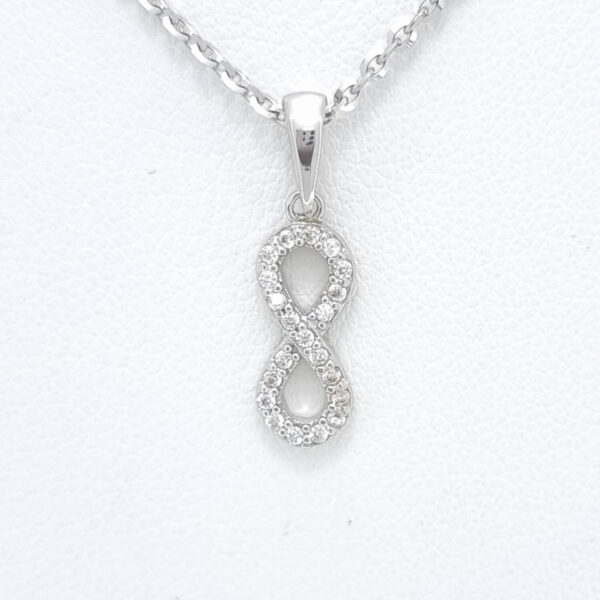 Ženski obesek OBESEK 3, za verižico. Zlatarna BB - Branimir Boršič. Slovensko poreklo. Na voljo: rumeno in belo zlato.