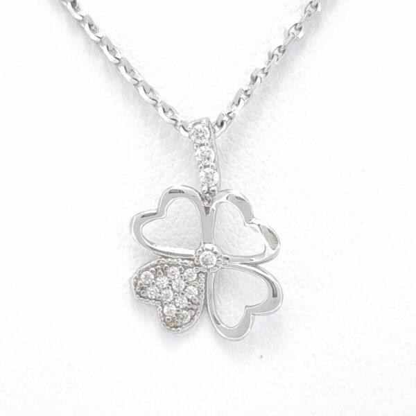 Ženski obesek OBESEK 7, za verižico. Zlatarna BB - Branimir Boršič. Slovensko poreklo. Na voljo: rumeno in belo zlato.