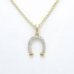 Ženski obesek OBESEK 8, za verižico. Zlatarna BB - Branimir Boršič. Slovensko poreklo. Na voljo: rumeno in belo zlato.