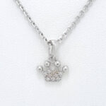 Ženski obesek OBESEK 9, za verižico. Zlatarna BB - Branimir Boršič. Slovensko poreklo. Na voljo: rumeno in belo zlato.