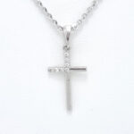 Ženski obesek OBESEK 12, za verižico. Zlatarna BB - Branimir Boršič. Slovensko poreklo. Na voljo: rumeno in belo zlato.