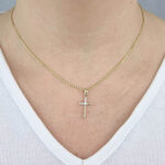 Ženski obesek OBESEK 12, za verižico. Zlatarna BB - Branimir Boršič. Slovensko poreklo. Na voljo: rumeno in belo zlato.