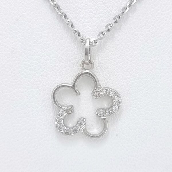 Ženski obesek OBESEK 18, za verižico. Zlatarna BB - Branimir Boršič. Slovensko poreklo. Na voljo: rumeno in belo zlato.