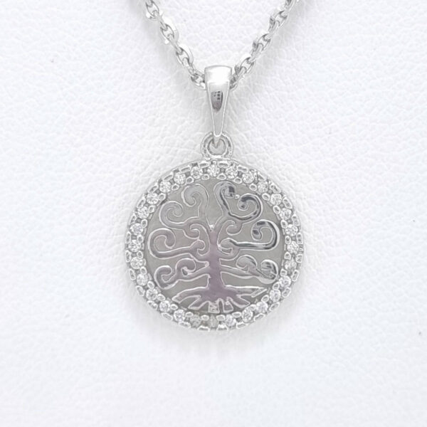 Ženski obesek OBESEK 21, za verižico. Zlatarna BB - Branimir Boršič. Slovensko poreklo. Na voljo: rumeno in belo zlato.