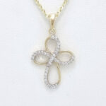 Ženski obesek OBESEK 23, za verižico. Zlatarna BB - Branimir Boršič. Slovensko poreklo. Na voljo: rumeno in belo zlato.