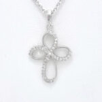 Ženski obesek OBESEK 23, za verižico. Zlatarna BB - Branimir Boršič. Slovensko poreklo. Na voljo: rumeno in belo zlato.