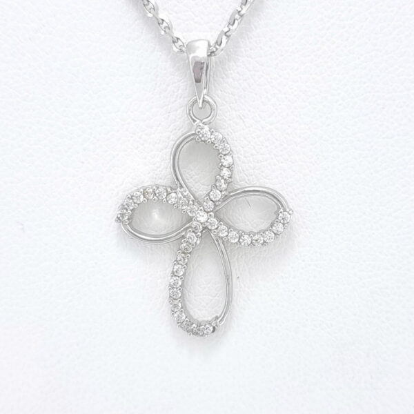 Ženski obesek OBESEK 23, za verižico. Zlatarna BB - Branimir Boršič. Slovensko poreklo. Na voljo: rumeno in belo zlato.