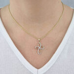 Ženski obesek OBESEK 23, za verižico. Zlatarna BB - Branimir Boršič. Slovensko poreklo. Na voljo: rumeno in belo zlato.