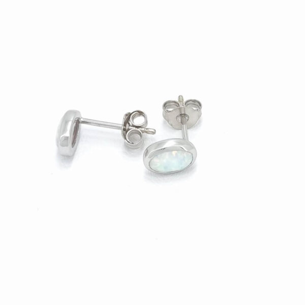 Ženski uhani UHANI 5, zlati uhani. Zlatarna BB - Branimir Boršič. Slovensko poreklo. Na voljo: rumeno, belo in rdeče zlato.