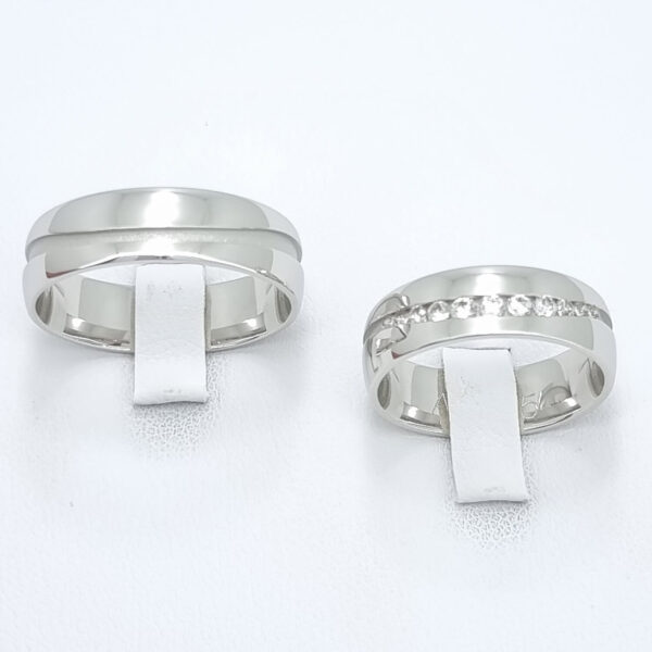 Poročna prstana KISS, zlati prstani, zaročni prstani, poročni prstani. Zlatarna BB - Branimir Boršič. Slovensko poreklo. Belo, rumeno zlato.