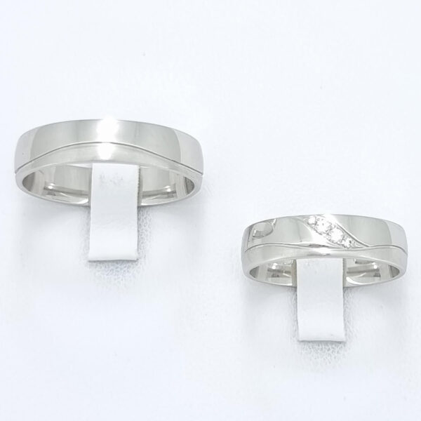 Poročna prstana ADORE, zlati prstani, zaročni prstani, poročni prstani. Zlatarna BB - Branimir Boršič. Slovensko poreklo. Belo, rumeno zlato.