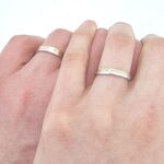 Poročna prstana UNBOUNDED LOVE, zlati prstani, zaročni prstani, poročni prstani. Zlatarna BB - Branimir Boršič. Slovensko poreklo. Belo, rumeno zlato.