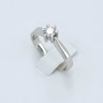 Zaročni prstan SOLITAIRE 3, zlati prstani, zaročni prstani, poročni prstani. Zlatarna BB - Branimir Boršič. Slovensko poreklo. Belo, rumeno zlato.